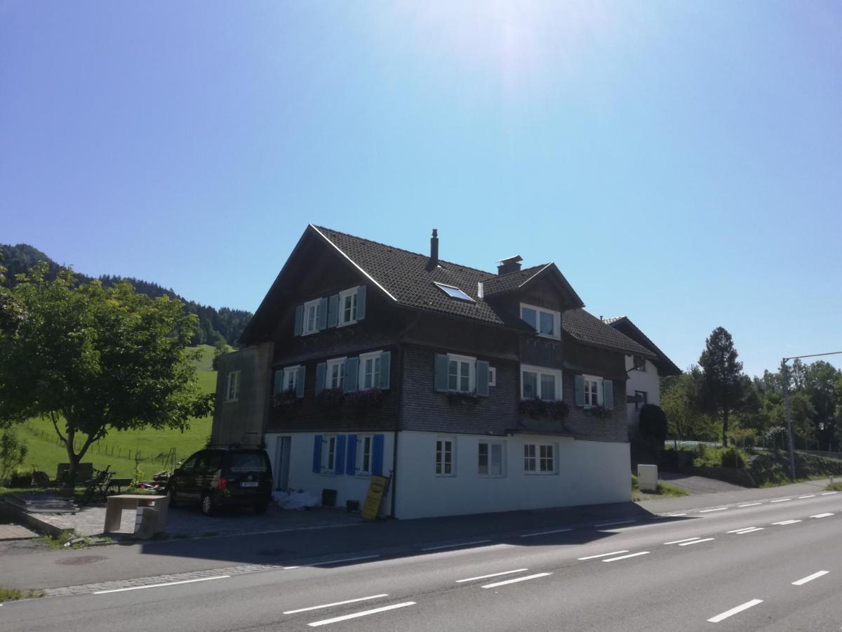 Gemuetliche Wohnung In Einfamilienhaus Alberschwende Exterior photo